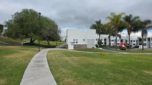 Comfortable apartment 2 bedrooms plus flex room and pool