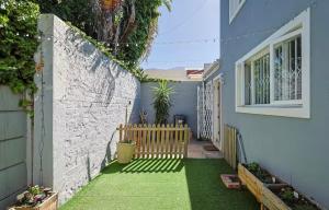 Stylish, Well Equiped Home in Claremont with Mountain Views