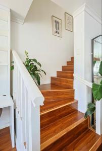 Stylish, Well Equiped Home in Claremont with Mountain Views