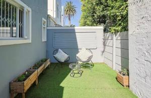 Stylish, Well Equiped Home in Claremont with Mountain Views