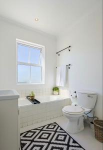 Stylish, Well Equiped Home in Claremont with Mountain Views