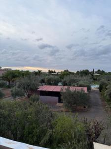Cozy Flat , Resort-Style Pool ,10 min to Center