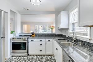 Stylish Sanctuary St. Louis Park 3 bedroom 2 bath