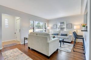 Stylish Sanctuary St. Louis Park 3 bedroom 2 bath