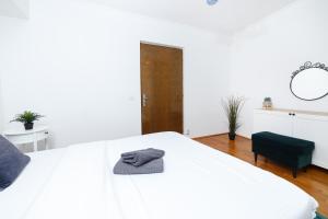 Bucharest Fountains Unirii Square