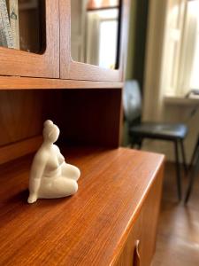 Arbroath luxury apartment in MCM style