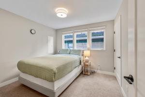 Sleek & Modern Townhome in Prime location