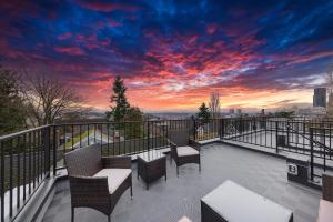 Sleek & Modern Townhome in Prime location
