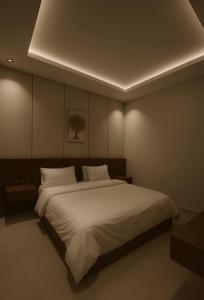 غرفة وصالة موثثة فاخرة مودرن قريبة من جميع الخدمات