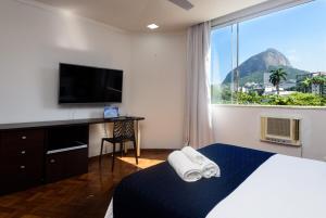 Spacious and charming in Leblon! Beach and subway