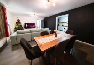 Spacious Apartment - Families & Groups - Free Parking