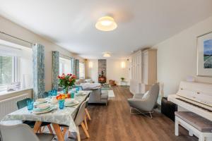 4 Bed in Aberdovey oc-p33131