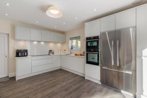 4 Bed in Aberdovey oc-p33131