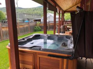 Huckleberry Lodge by Fernie Central Reservations