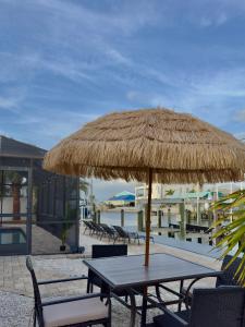 Oceanside 3BR with Private Pool & Boat Lift