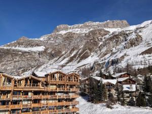 Appartement dexception avec cheminée et home cinéma à Val-dIsère - FR-1-694-442