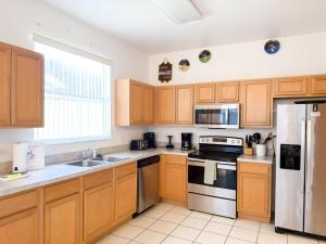 4 bedrooms pool home with game room Calabay