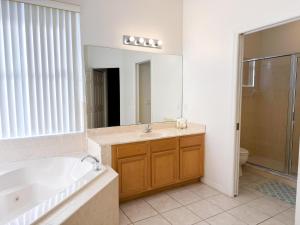 5 bedrooms pool and spa home with game room Calabay