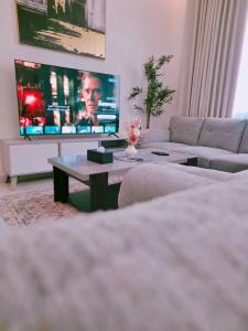 وحده فاخره 3 غرف مع غرفه خادمه بحمام خاص