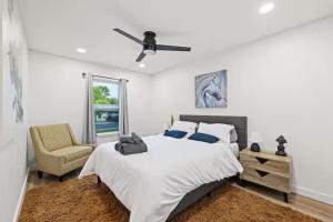 Minutes to Downtown -Fire Pit Pool Table Breakfast