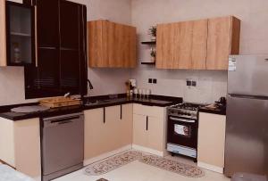 وحده فاخره 3 غرف مع غرفه خادمه بحمام خاص