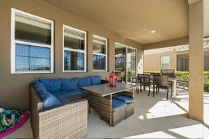 Pool with BBQ - Cozy 5BD Stay Minutes from Disney