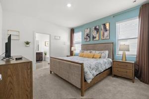 Pool with BBQ - Cozy 5BD Stay Minutes from Disney