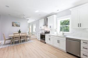 Modern Home in the Heart of KDH Minutes to Beach & More