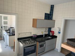 Pitangueiras in front of the beach - 3 bedrooms, renovated apartment