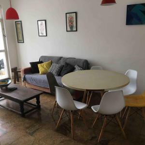 Pitangueiras in front of the beach - 3 bedrooms, renovated apartment