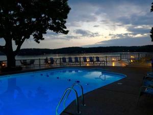 Baypoint Condo, Pool, Dock, relaxing location