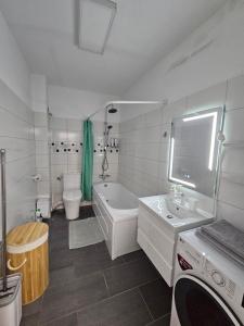 25 Cozy Palm Apartment