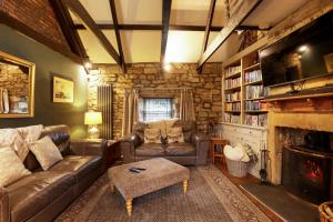 Two Hoots - North East Escapes