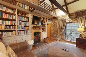 Two Hoots - North East Escapes