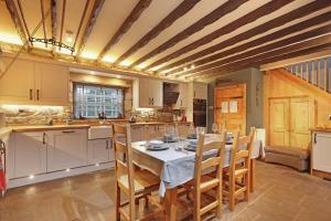 Two Hoots - North East Escapes