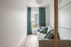 LILY APART the Big Screen Apartment for 6 people & parking