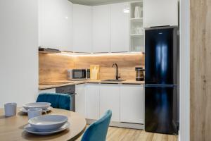 LILY APART the Big Screen Apartment for 6 people & parking