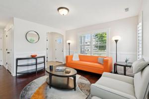 Bright 2BR + Office | Garage, Yard & Animal Friendly