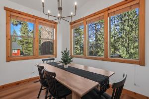 Evergreen Getaway Pet Friendly in SLT w Hot Tub