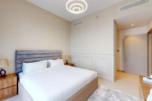 NEXT TO DUBAI MALL AND BURJ 2 BR SEA VIEW