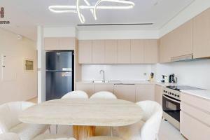 LUXURY AND BEST LOCATION 2 MINUTES BURJ KHALIFA