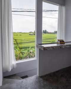 Seseh Townhouse - Elegant 2 BR Amongst Ricefields