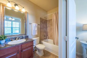 3BR Disney Condo | 3 En-Suites + Pools