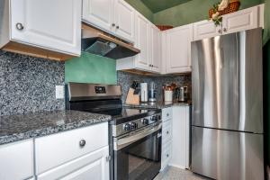 Victorian Garden Studio - Steps from Forsyth Park