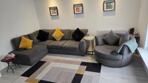 Modern 1 bedroom riverside apartment