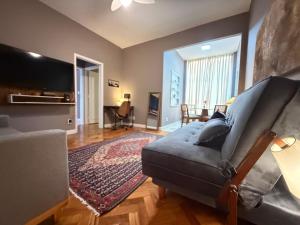 Gorgeous 2 bedroom home one block from beach