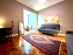 Gorgeous 2 bedroom home one block from beach