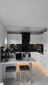 Modern 1 bedroom riverside apartment