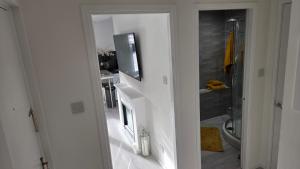 Modern 1 bedroom riverside apartment