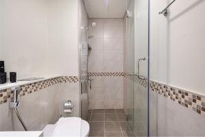 Stunning Canal View 1BR Apartment Burj Khalifa And Dubai Mall 10 Min Walk Ideal for Up to 4 Guests